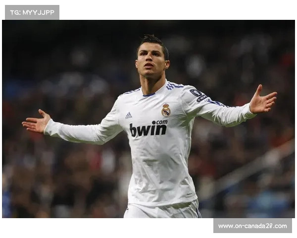 裁判专家称维尼修斯禁区倒地属假摔，应吃黄牌